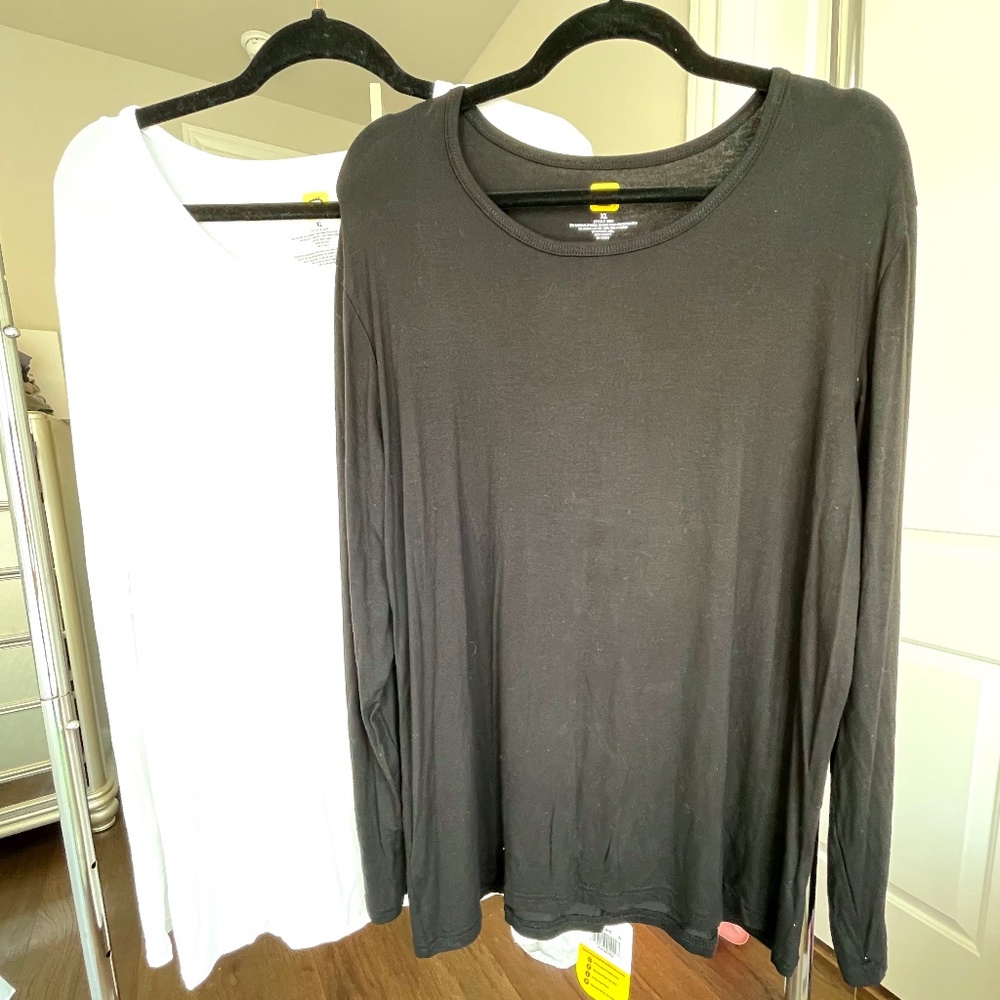 NWT 2 PK Wonderwink under scrub, undershirt White and BLK. SZ.XL